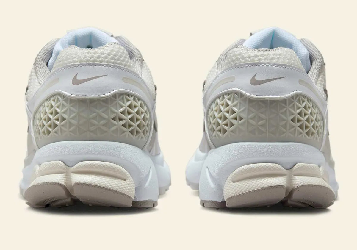 -Chaussure de running Nike Zoom Vomero 5 Cleans Up In , semelle légère et confortable , vue de derrière