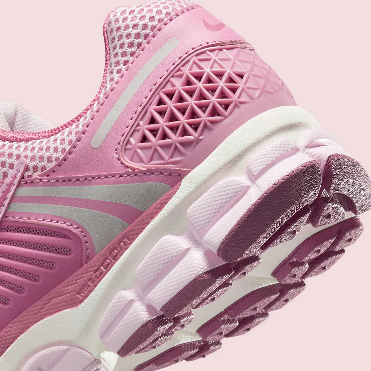 Nike Zoom Vomero 5 Elemental Pink blanc rose gris clair 