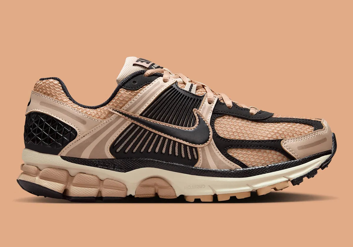  chaussure de running Nike Zoom Vomero 5 Embraces Workwear Aesthetics , semelle légère et confortable , vue de profil
