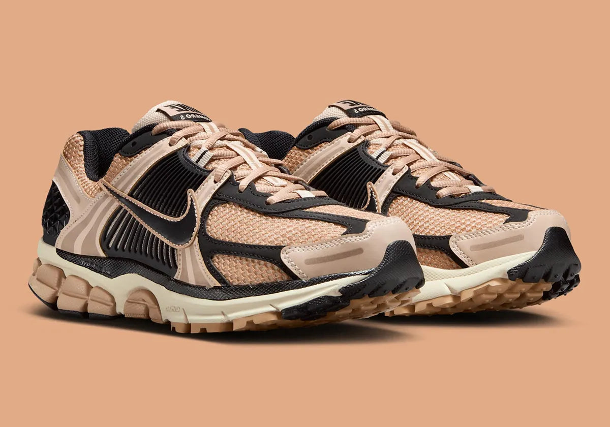  chaussure de running Nike Zoom Vomero 5 Embraces Workwear Aesthetics , semelle légère et confortable , vue de coté