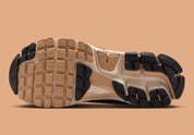  chaussure de running Nike Zoom Vomero 5 Embraces Workwear Aesthetics , semelle légère et confortable , vue de dessous
