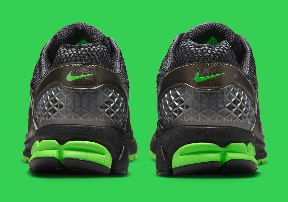 chaussure de running lNike Zoom Vomero 5 Gets Slimy In “Green Strike” , marron , vert , semelle légère et confortable , vue de l'arrière