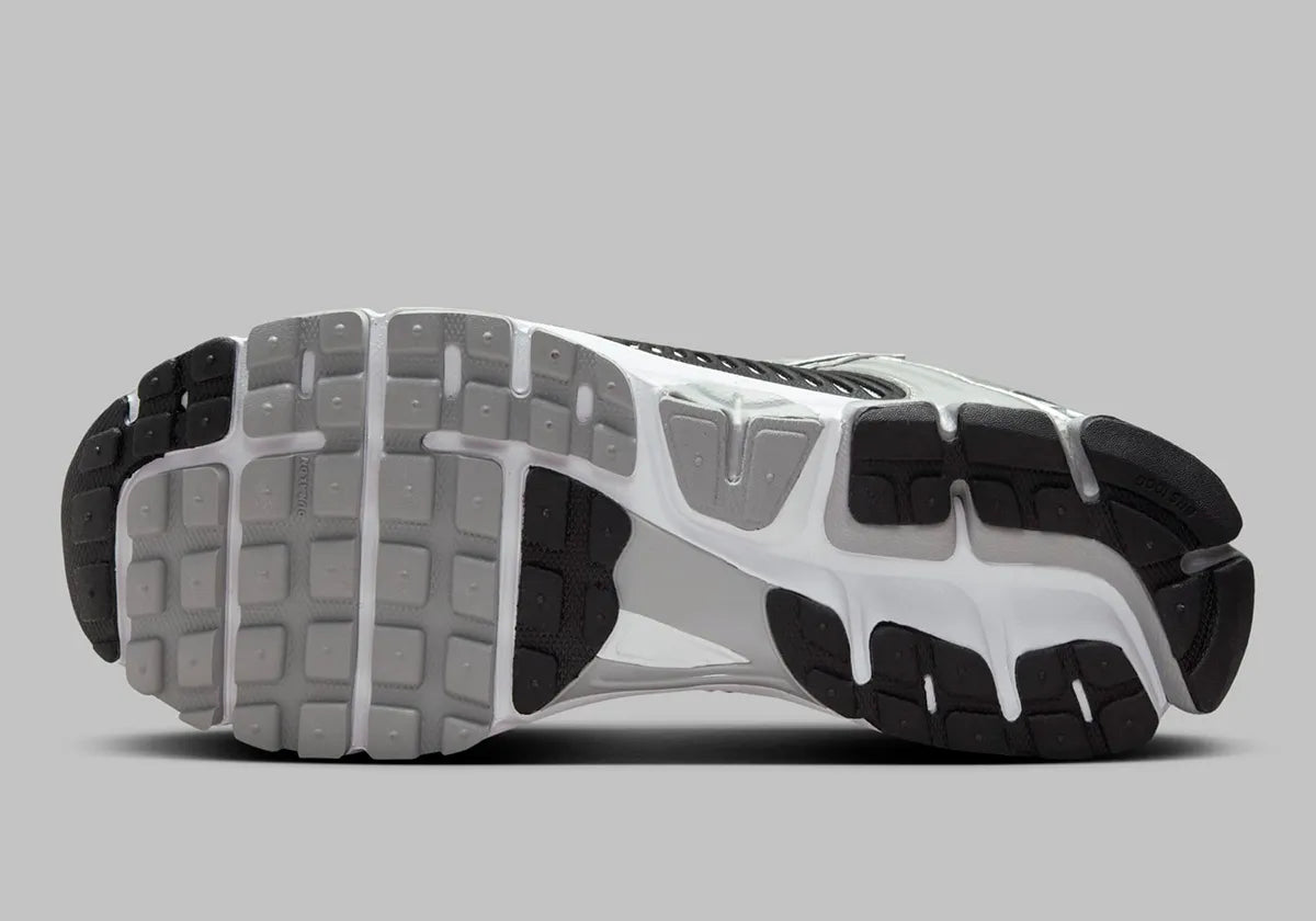 Nike Zoom Vomero 5 Metallic Silver Black noir blanc gris argent