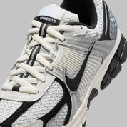 Nike Zoom Vomero 5 Photon Dust Noir blanc gris metallic