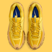 Chaussure de running Nike Zoom Vomero 5 Roam Strikes Lightning , jaune , marron , semelle légère et confortable , vue de haut