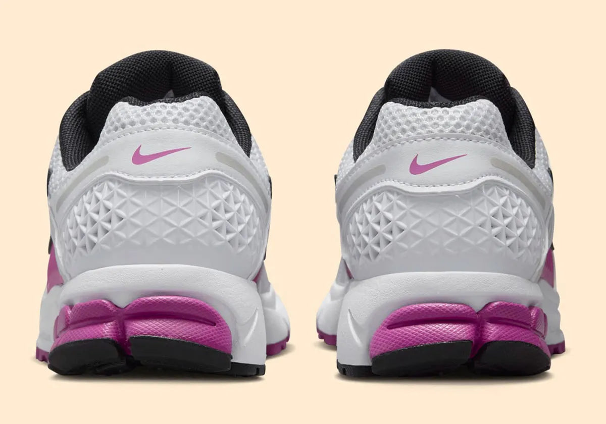 Nike Zoom Vomero 5 White Hot Fuchsia Blanc rose noir métallique 