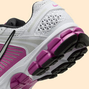 Nike Zoom Vomero 5 White Hot Fuchsia Blanc rose noir métallique 