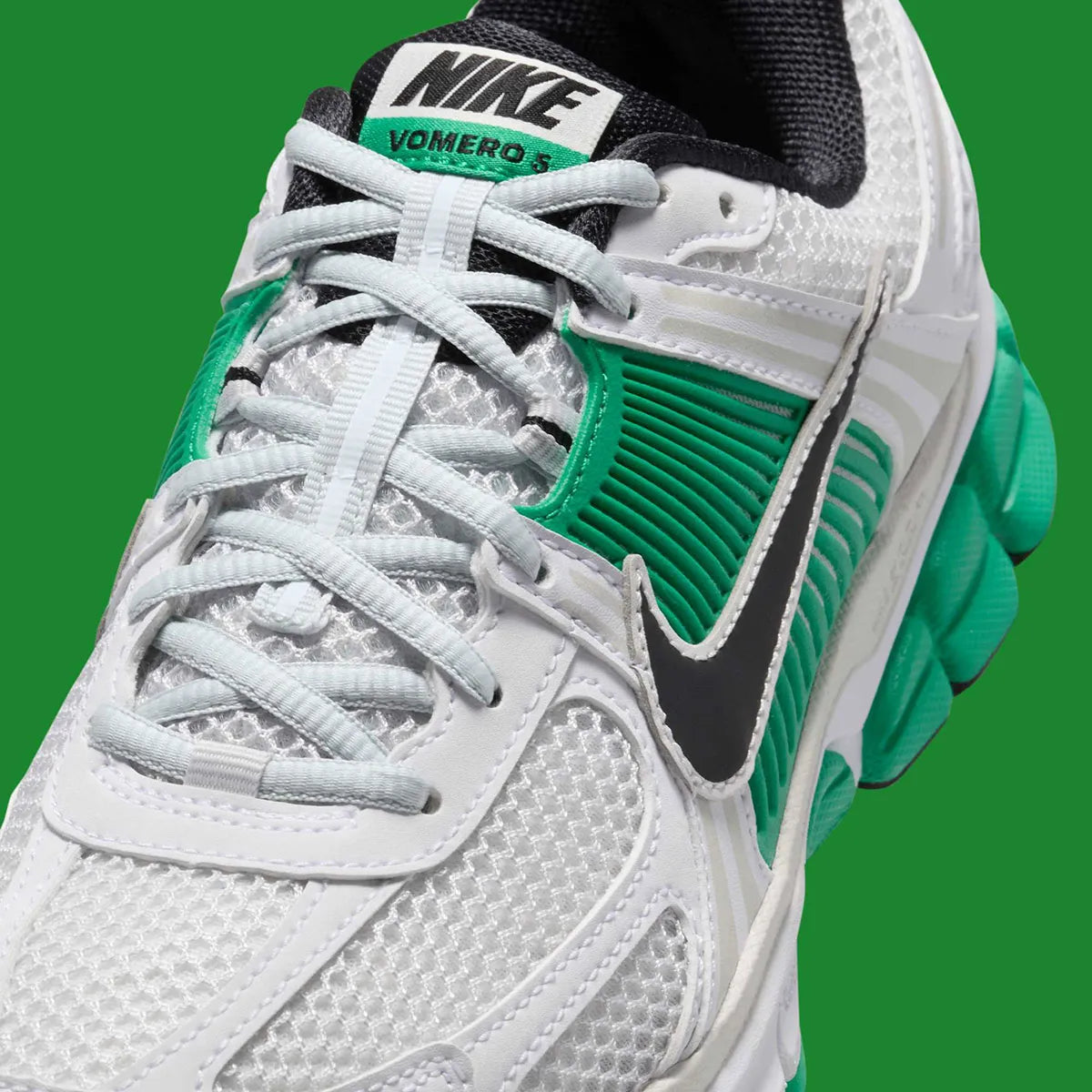 Nike Zoom Vomero 5 White Stadium Green  vert blanc noir 