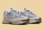 Chaussure de running Nike Zoom Vomero 5 Roam Strikes Lightning , jaune , marron , semelle légère et confortable , vue de coté