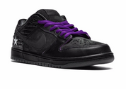 Sneakers Nike SB Dunk Low Familia First Avenue en cuir premium avec empiècements texturés, coloris urbain contrasté et confort skate performant vue de 3/4 face. 
