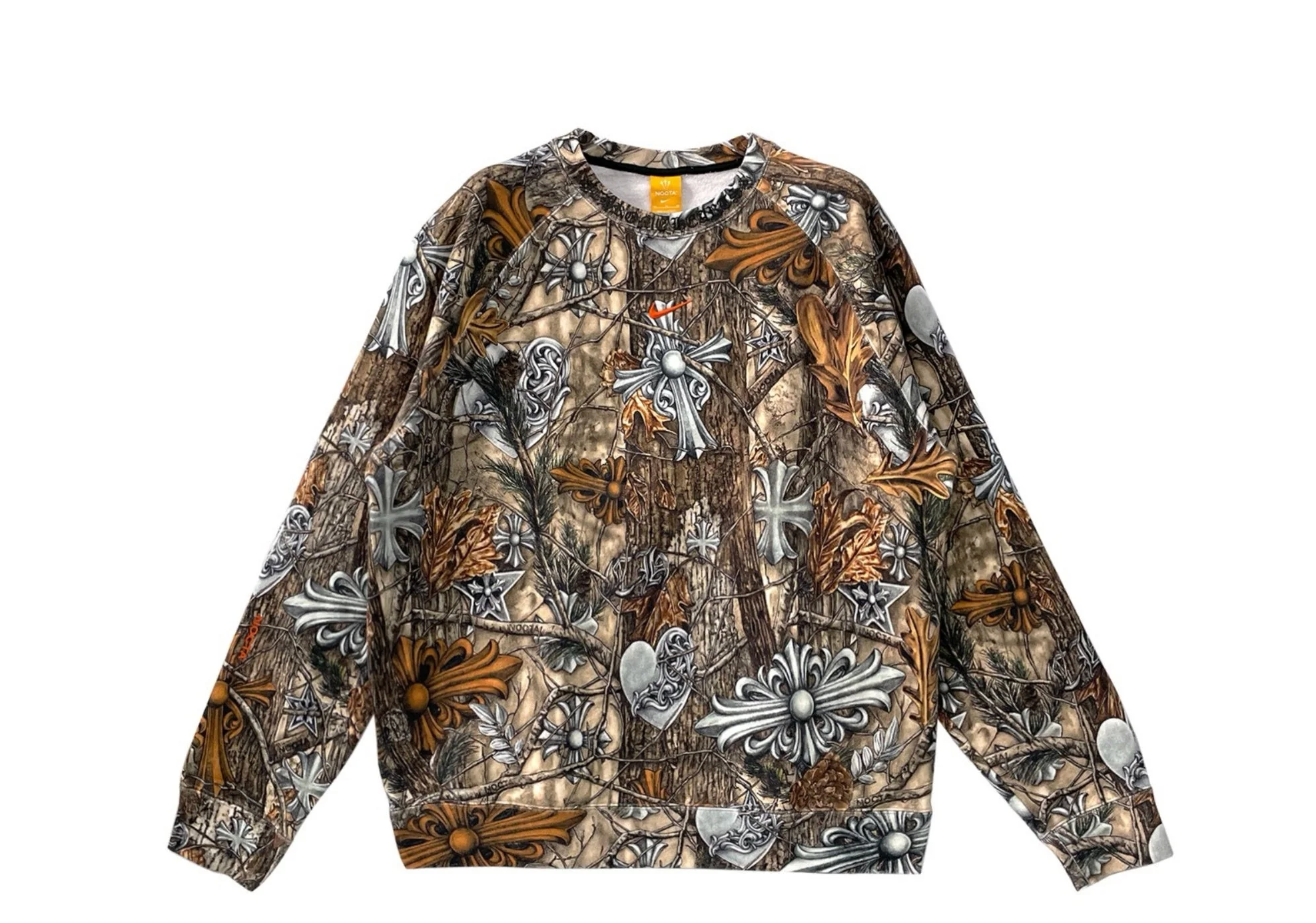 Nike x NOCTA x Chrome Hearts Crewneck Multicolor, sweatshirt multicolore à col rond avec graphismes contrastés issus de la collaboration.