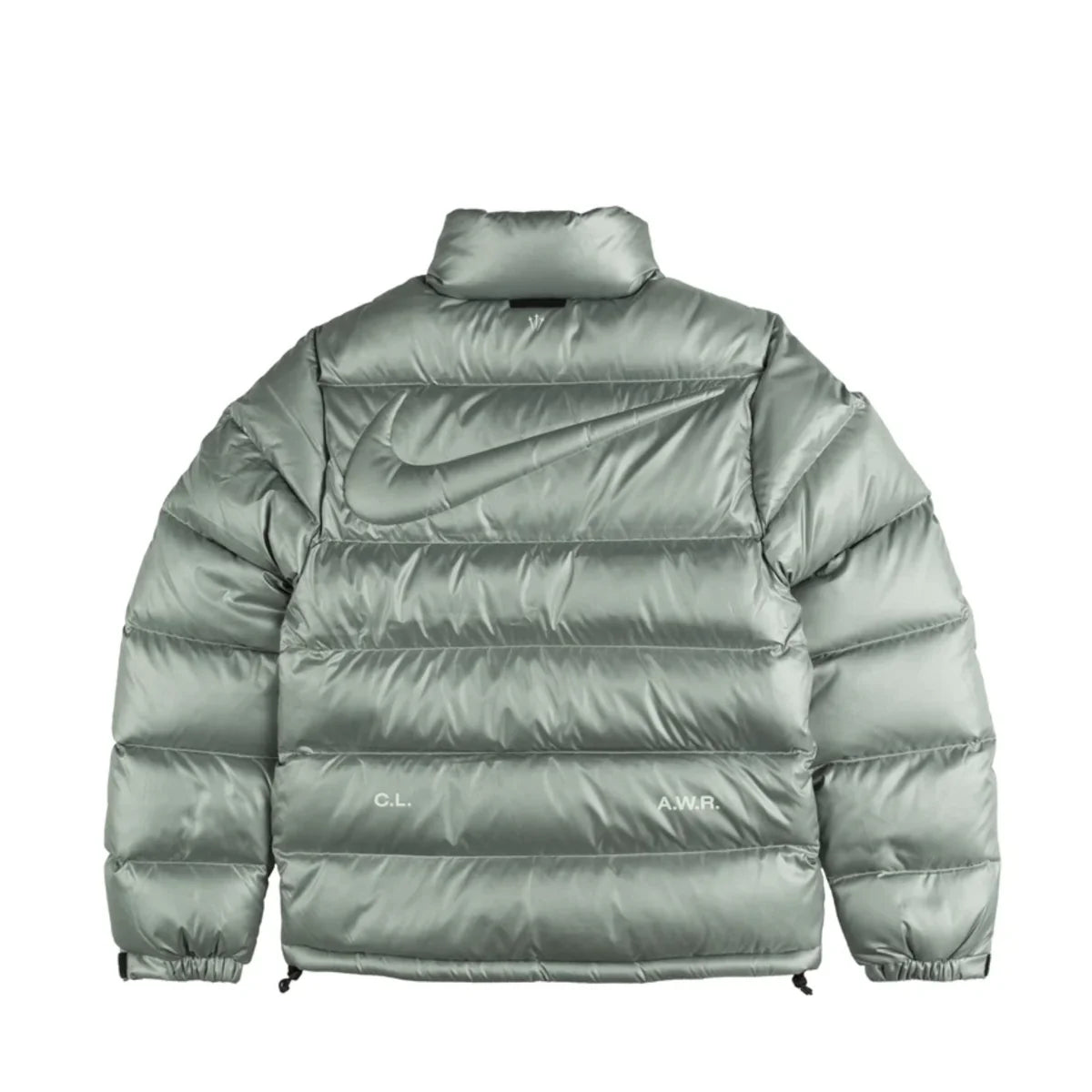 Nike x NOCTA Sunset Puffer Jacket Mica Green, doudoune vert mica métallisé avec matelassage, Swoosh Nike et logo NOCTA.