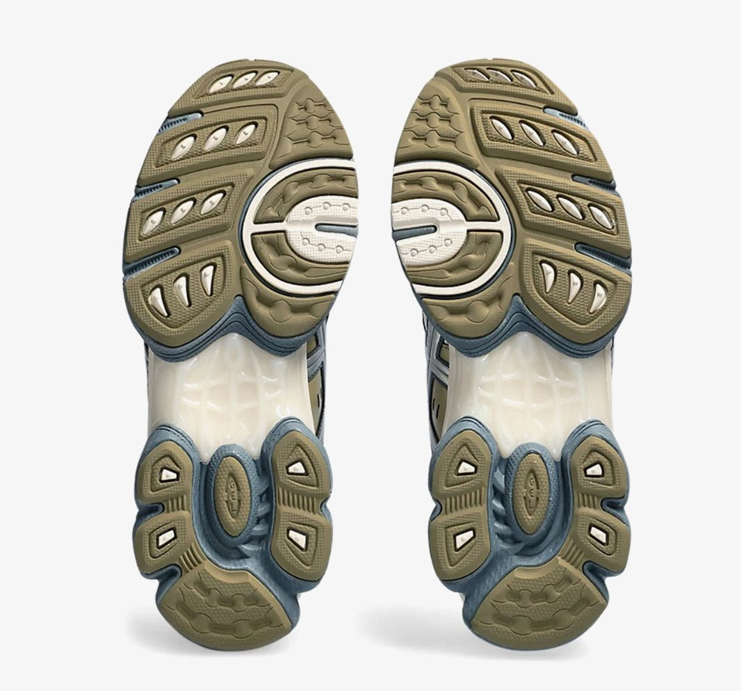 ASICS Gel-Nimbus 9 Oatmeal Ironclad – sneaker running neutre sable et terre avec amorti GEL, vue de dessous