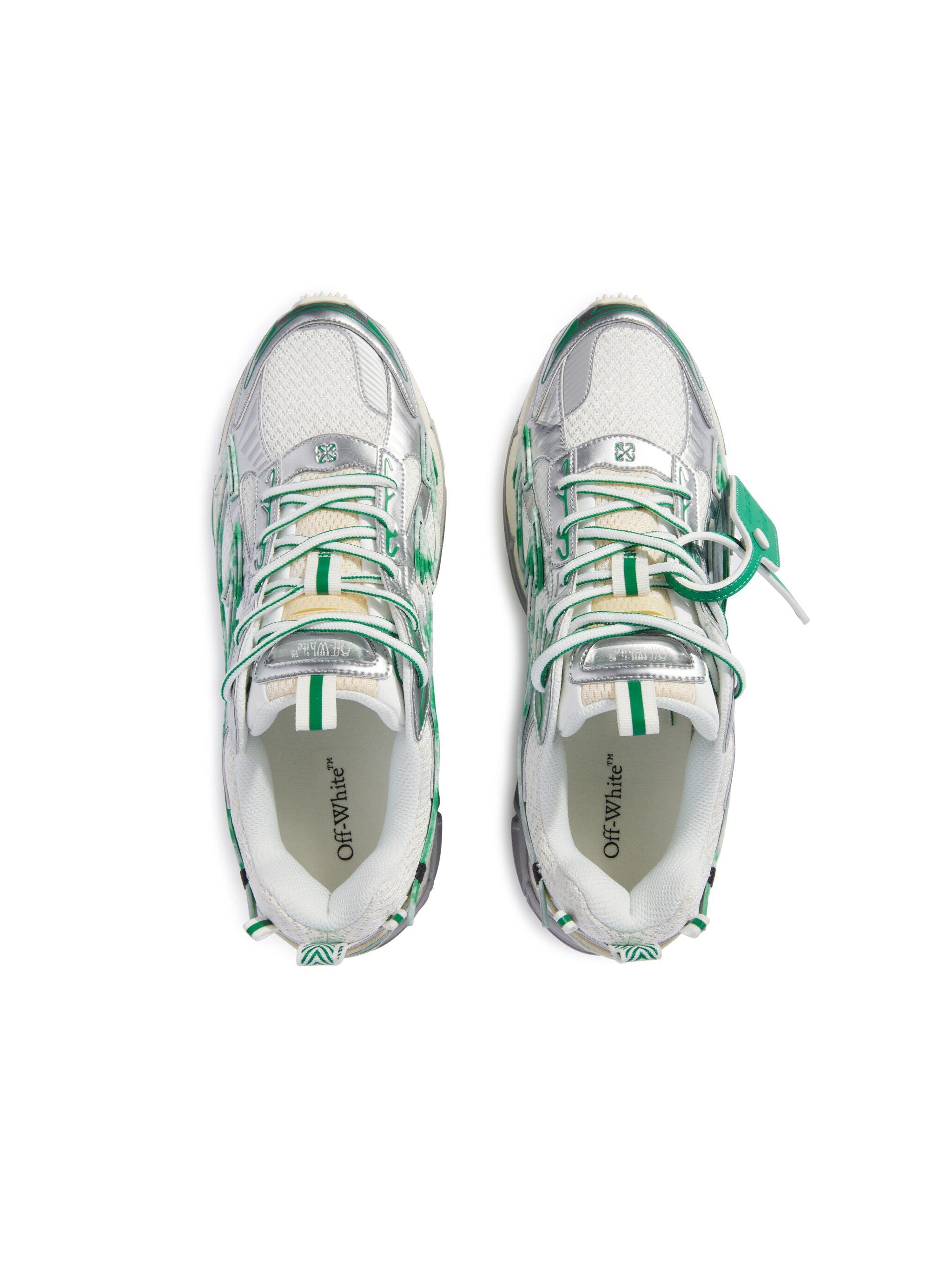 OFF-WHITE Be Right Back Silver Turquoise avec tige en mesh respirant, empiècements synthétiques argentés et turquoise, silhouette running moderne et semelle épaisse en caoutchouc.