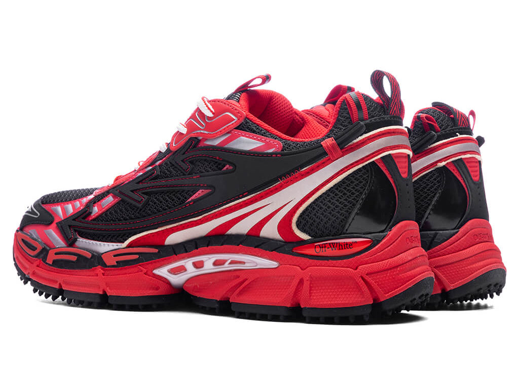 OFF-WHITE Be Right Back Black Red noires et rouges en matériaux techniques avec détails graphiques signature et semelle sculpturale (vue de 3/4 arrière)