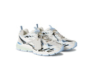 OFF-WHITE Be Right Back White Light Blue blanches et bleu clair en matériaux techniques avec détails graphiques signature et semelle sculpturale (vue de 3/4)