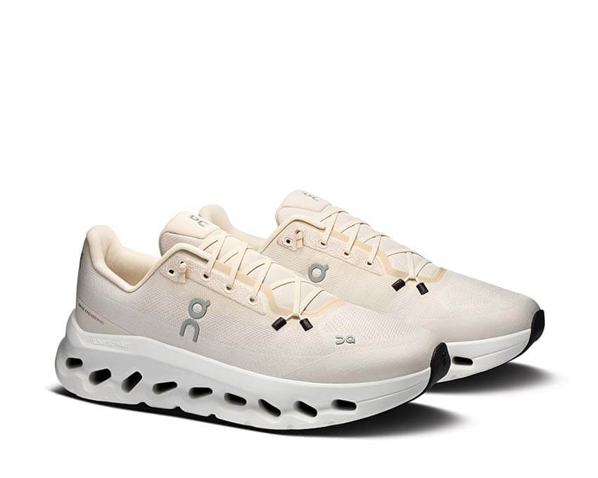 Dew, sneaker lifestyle beige et crème équipée des technologies CloudTec Phase® et Helion™ pour un confort optimal.