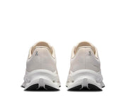 On Running Cloudtilt Sand/Dew, sneaker lifestyle beige et crème équipée des technologies CloudTec Phase® et Helion™ pour un confort optimal.