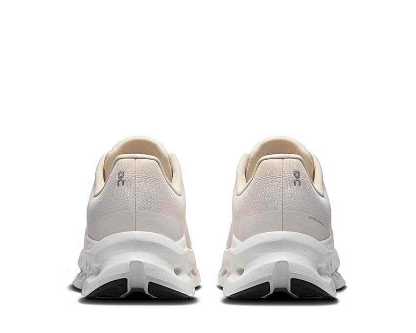 On Running Cloudtilt Sand/Dew, sneaker lifestyle beige et crème équipée des technologies CloudTec Phase® et Helion™ pour un confort optimal.