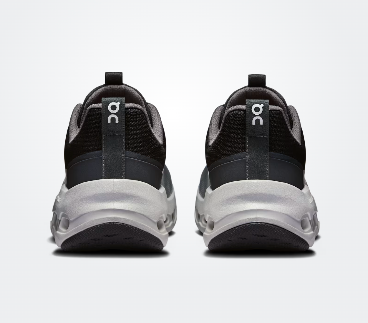 On Running Cloudtilt Black Asphalt, sneaker On Running noire et gris anthracite avec technologie CloudTec Phase®, amorti performant et design moderne.