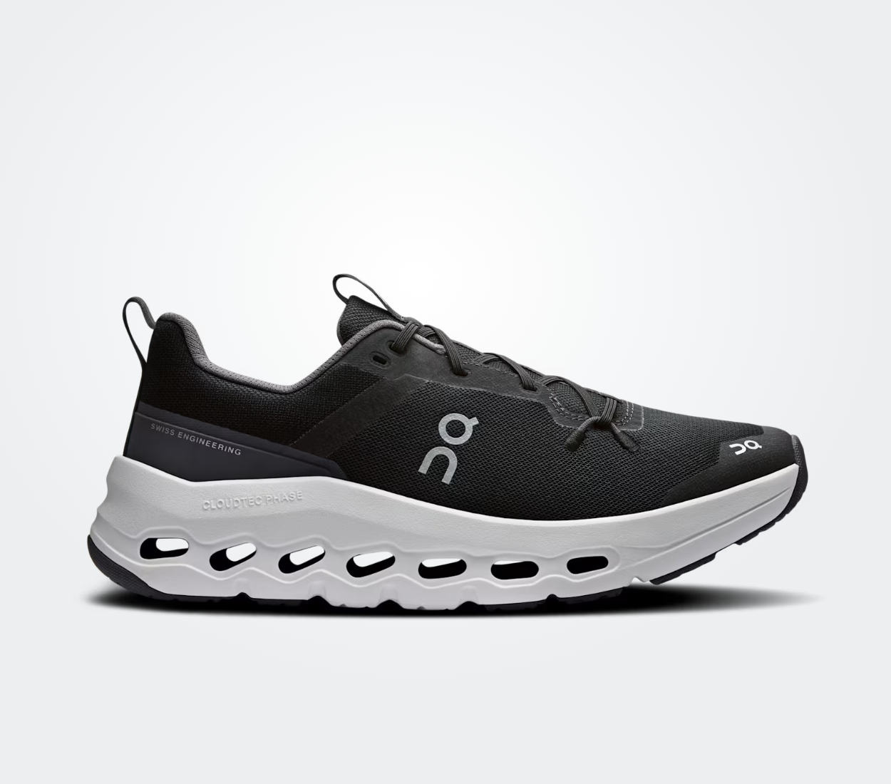 On Running Cloudtilt Black Asphalt, sneaker On Running noire et gris anthracite avec technologie CloudTec Phase®, amorti performant et design moderne.