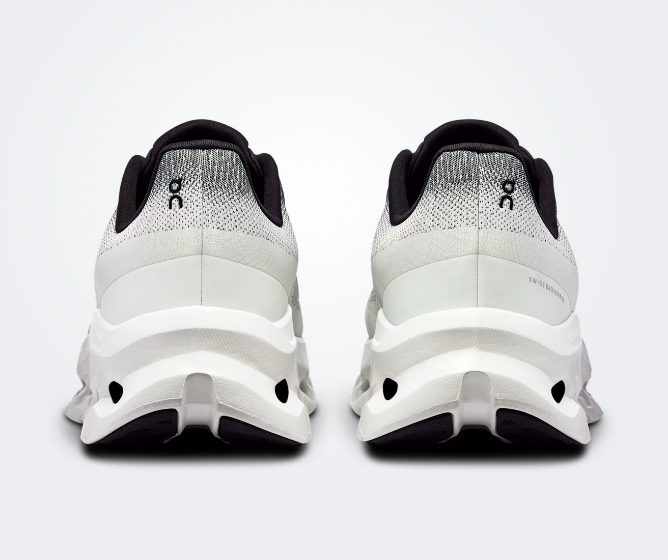 On Running Cloudtilt Black Ivory, sneaker lifestyle noire et ivoire équipée des technologies CloudTec Phase® et Helion™ offrant un amorti performant et un confort optimal.