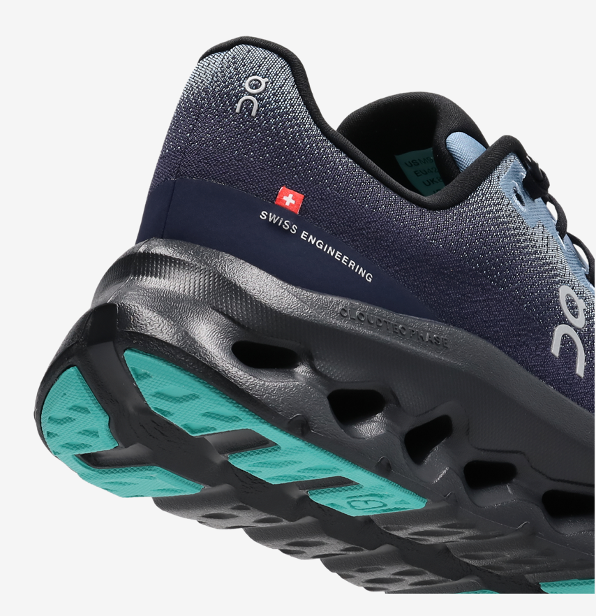 On Running Cloudtilt Dust Midnight, sneaker On Running gris et bleu nuit équipée de la technologie CloudTec Phase® et de l'amorti Helion™.