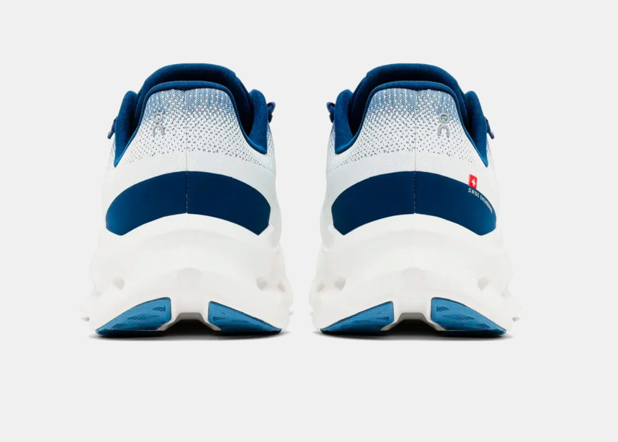 On Running Cloudtilt Ivory Tempest, sneaker On Running ivoire et gris avec technologie CloudTec Phase®, amorti performant et design minimaliste.