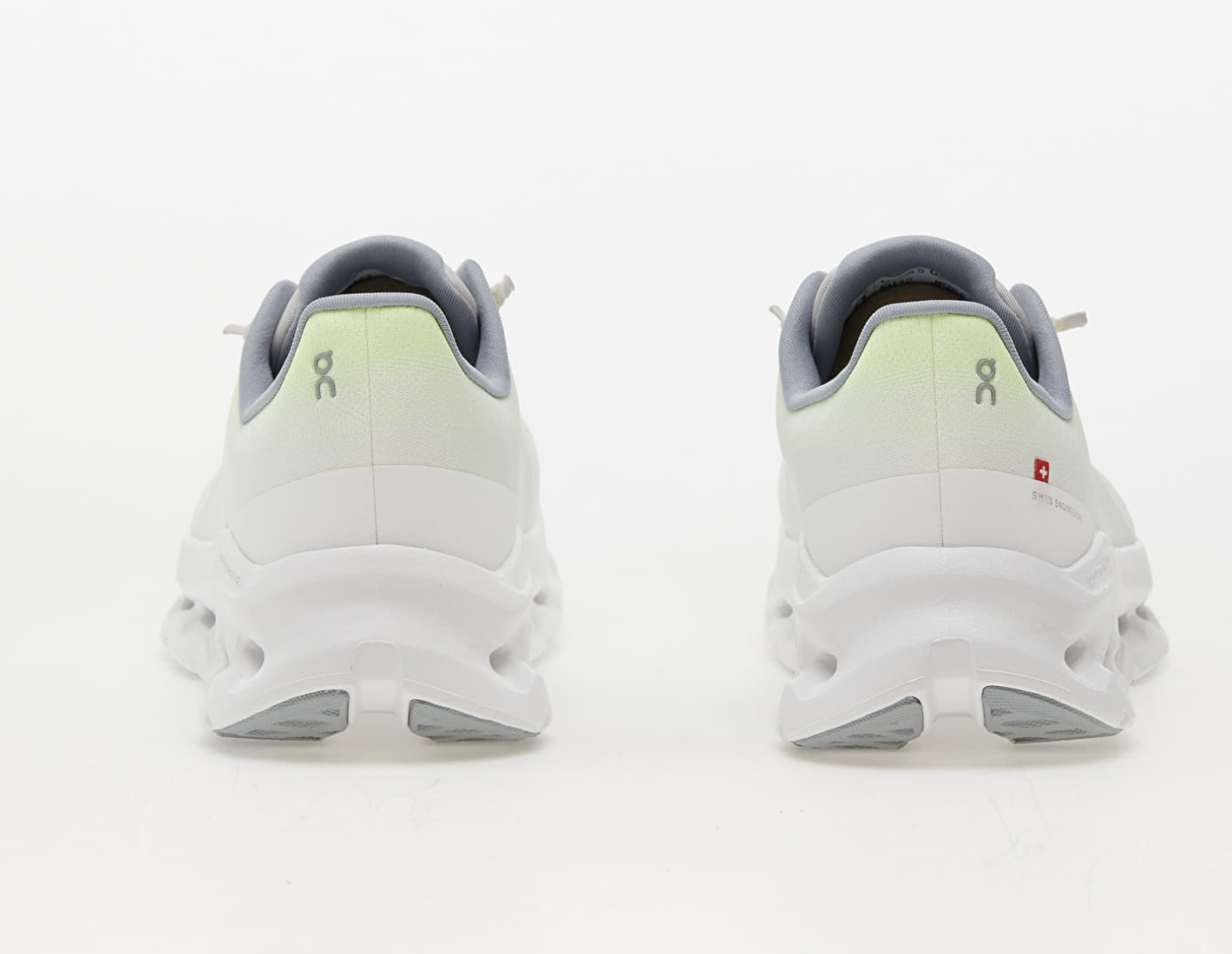 On Running Cloudtilt Lime Ivory, sneaker lifestyle verte et ivoire équipée des technologies CloudTec Phase® et Helion™ offrant un confort optimal.
