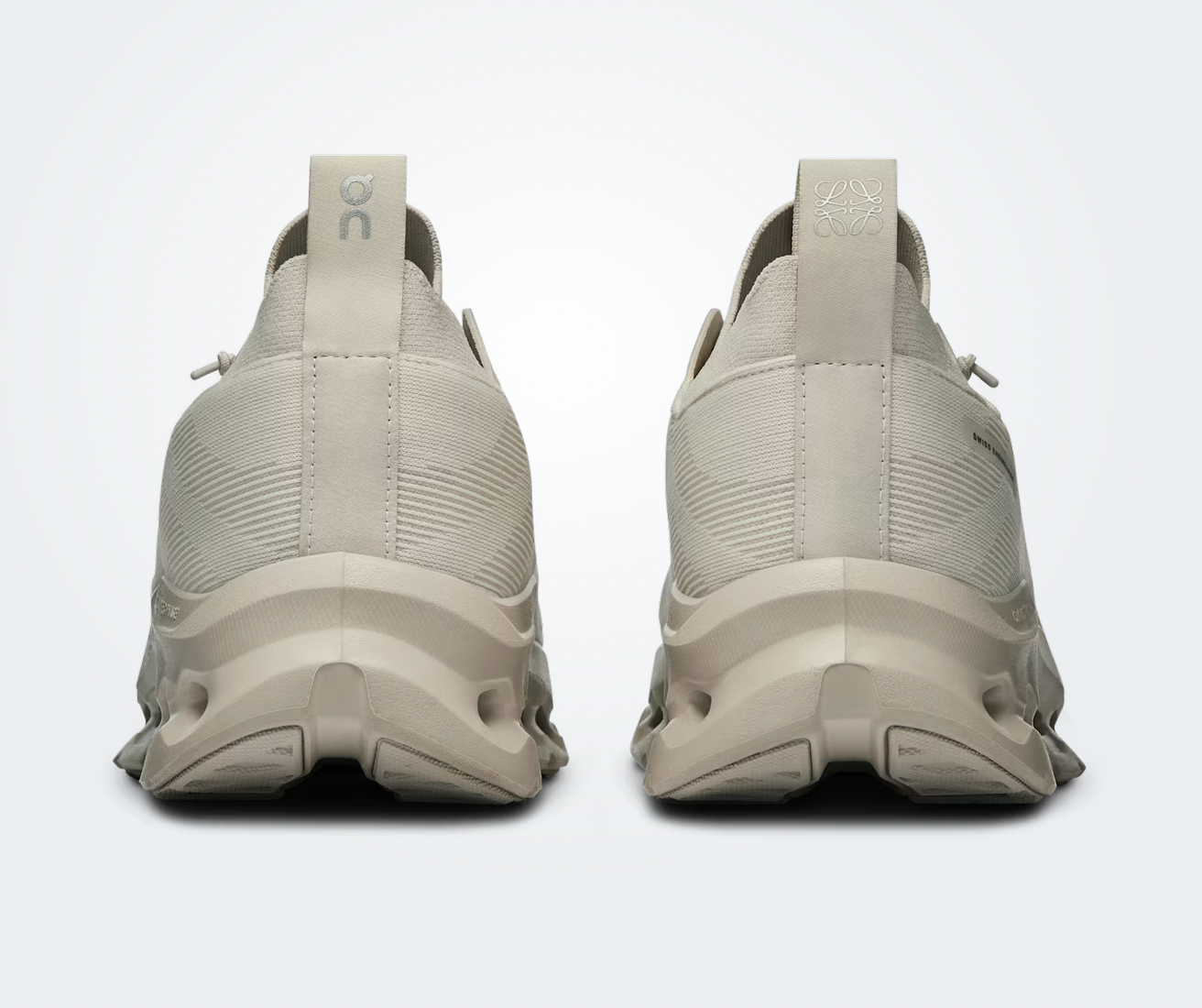 On Running Cloudtilt Loewe Sand, sneaker premium beige issue de la collaboration LOEWE x On Running avec technologies CloudTec Phase® et Helion™.