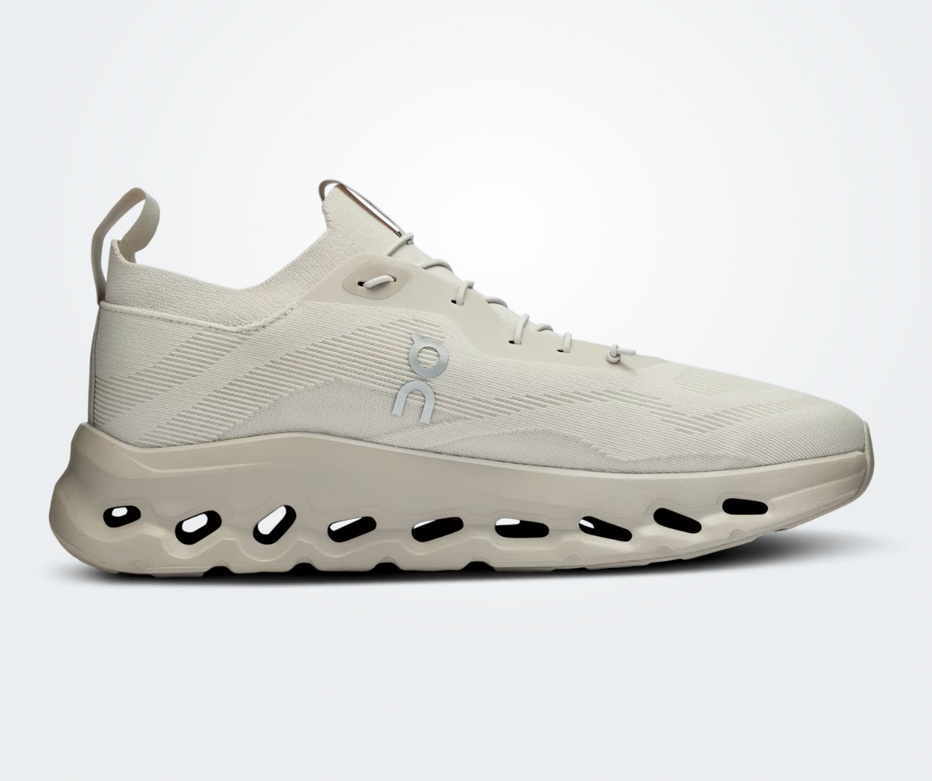 On Running Cloudtilt Loewe Sand, sneaker premium beige issue de la collaboration LOEWE x On Running avec technologies CloudTec Phase® et Helion™.