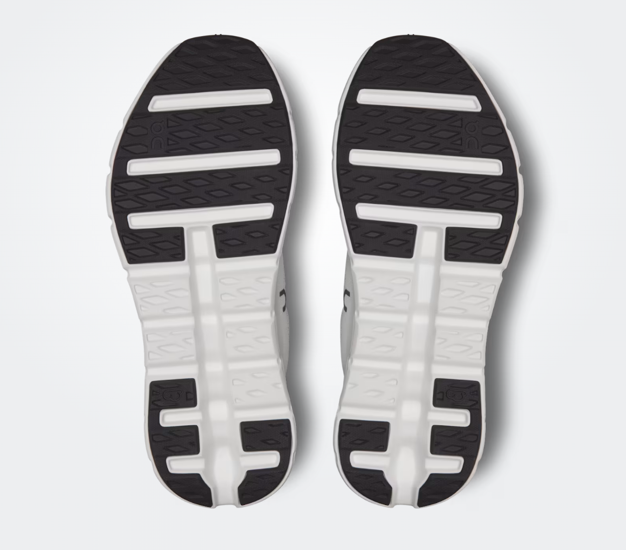 On Running Cloudtilt Midnight Ice, sneaker On Running bleu nuit et gris clair avec technologie CloudTec Phase®, amorti performant et design moderne.
