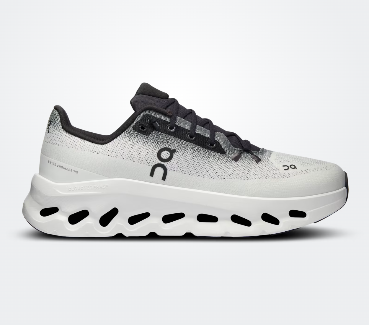 On Running Cloudtilt Midnight Ice, sneaker On Running bleu nuit et gris clair avec technologie CloudTec Phase®, amorti performant et design moderne.