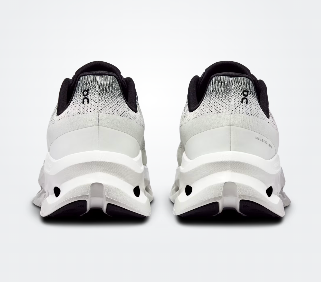 On Running Cloudtilt Midnight Ice, sneaker On Running bleu nuit et gris clair avec technologie CloudTec Phase®, amorti performant et design moderne.