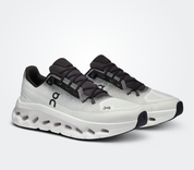 On Running Cloudtilt Midnight Ice, sneaker On Running bleu nuit et gris clair avec technologie CloudTec Phase®, amorti performant et design moderne.
