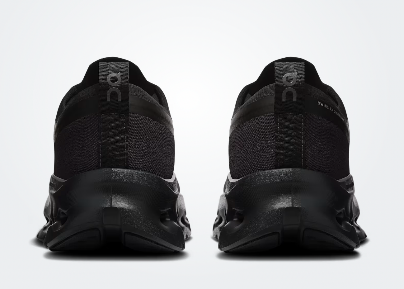 On Running Cloudtilt Moon Zendaya Black, sneaker noire On Running Cloudtilt Moon associée à Zendaya avec technologie CloudTec Phase® et design lifestyle mod