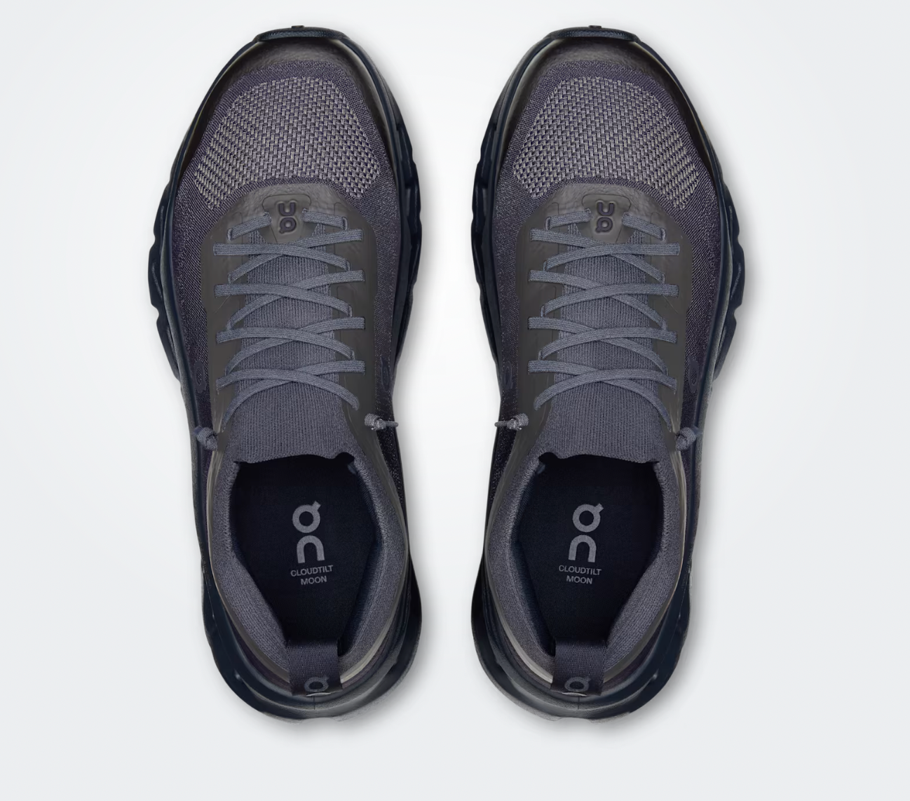 On Running Cloudtilt Moon Zendaya Graphite Ink, sneaker gris graphite et noire On Running Cloudtilt Moon associée à Zendaya avec technologie CloudTec Phase®.