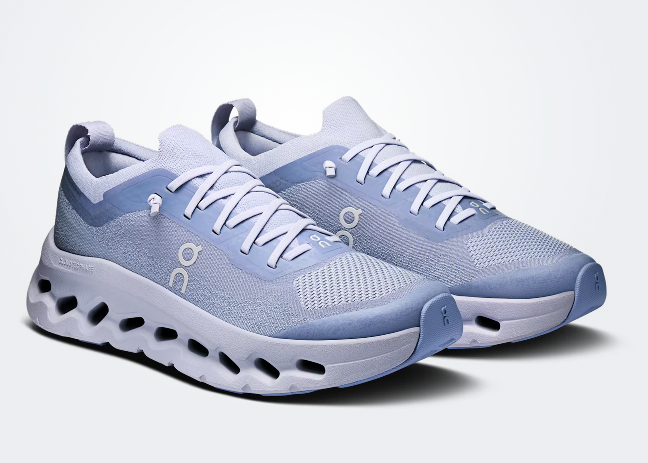 On Running Cloudtilt Moon Zendaya Nimbus, sneaker claire On Running Cloudtilt Moon associée à Zendaya avec technologie CloudTec Phase® et design futuriste.