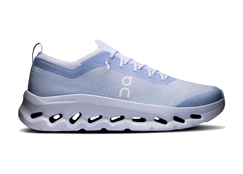 On Running Cloudtilt Moon Zendaya Nimbus, sneaker claire On Running Cloudtilt Moon associée à Zendaya avec technologie CloudTec Phase® et design futuriste.