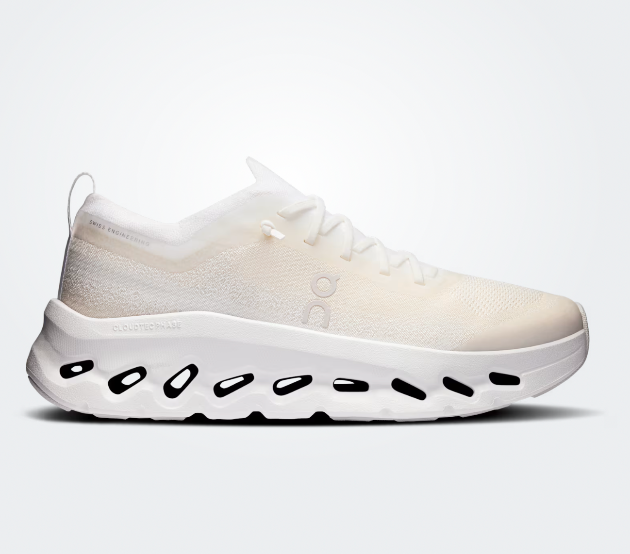 On Running Cloudtilt Moon Zendaya White Frost, sneaker blanche On Running Cloudtilt Moon associée à Zendaya avec technologie CloudTec Phase® et design futuriste.
