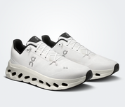 lifestyle blanc cassé et gris clair équipée des technologies CloudTec Phase® et Helion™ offrant un confort optimal.