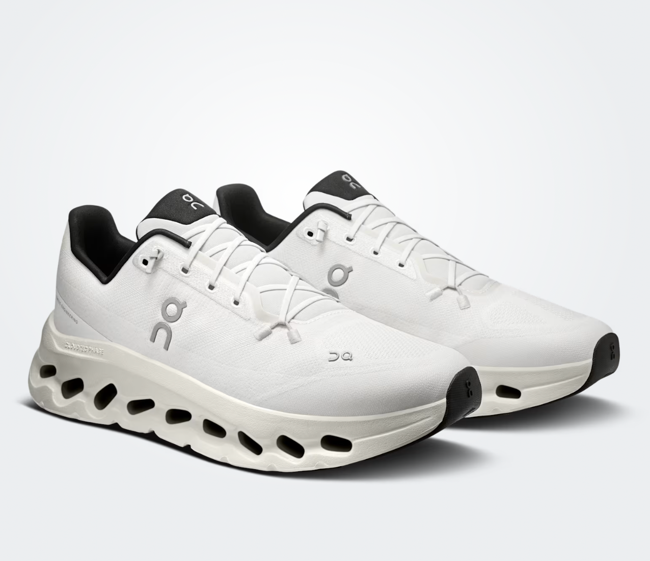 lifestyle blanc cassé et gris clair équipée des technologies CloudTec Phase® et Helion™ offrant un confort optimal.