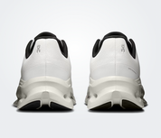 On Running Cloudtilt Pearl Ice, sneaker lifestyle blanc cassé et gris clair équipée des technologies CloudTec Phase® et Helion™ offrant un confort optimal.
