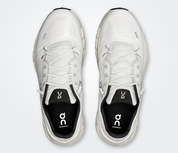 On Running Cloudtilt Pearl Ice, sneaker lifestyle blanc cassé et gris clair équipée des technologies CloudTec Phase® et Helion™ offrant un confort optimal.