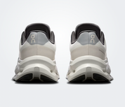 On Running Cloudtilt Remix Alloy Ivory, sneaker lifestyle On Running gris Alloy et ivoire équipée de la technologie CloudTec Phase® et de l'amorti Helion™.