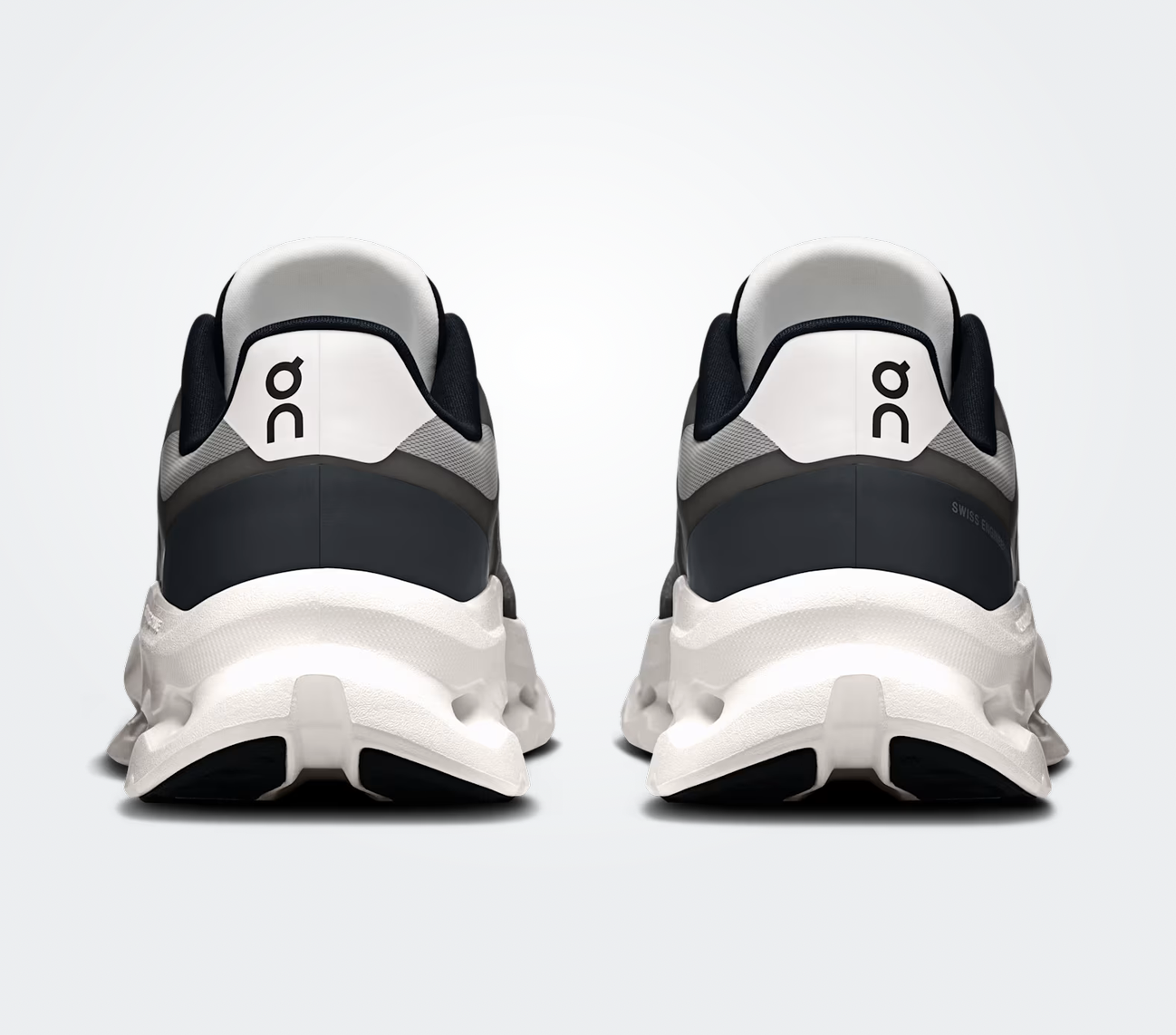 On Running Cloudtilt Remix Black Ivory, sneaker lifestyle On Running noire et ivoire équipée de la technologie CloudTec Phase® et de l'amorti Helion™.