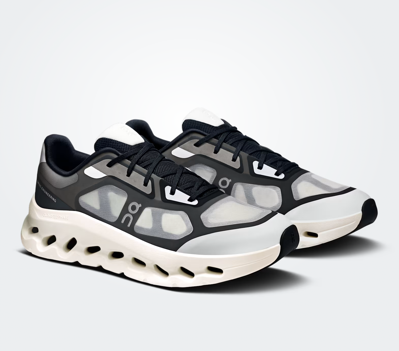 On Running Cloudtilt Remix Black Ivory, sneaker lifestyle On Running noire et ivoire équipée de la technologie CloudTec Phase® et de l'amorti Helion™.
