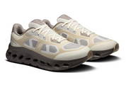 On Running Cloudtilt Remix Dew Pebble, sneaker lifestyle On Running aux tons Dew et Pebble équipée de la technologie CloudTec Phase® et de l'amorti Helion™.