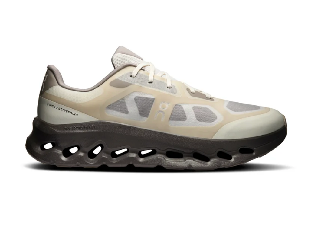 On Running Cloudtilt Remix Dew Pebble, sneaker lifestyle On Running aux tons Dew et Pebble équipée de la technologie CloudTec Phase® et de l'amorti Helion™.