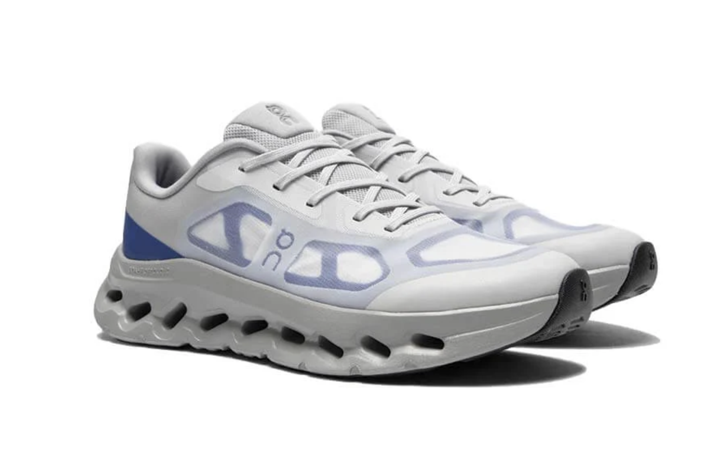 On Running Cloudtilt Remix Glacier Alloy, sneaker lifestyle On Running aux tons Glacier et Alloy avec technologie CloudTec Phase® et design technique moderne.